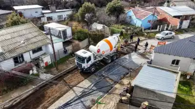 Obras en Don Bosco: así reconstruyen la calzada para ponerle fin a los pozos