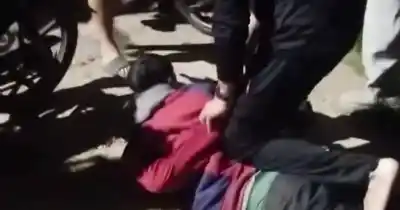 Justicia por mano propia en Quilmes: vecinos atraparon a un ladrón de motos y lo golpearon
