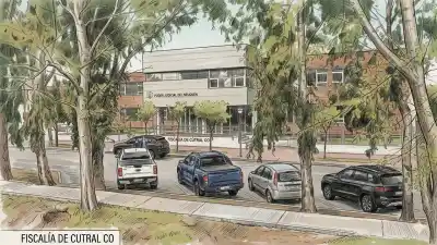 Le revisó el celular y terminó con una cachetada: la dura restricción que le impusieron