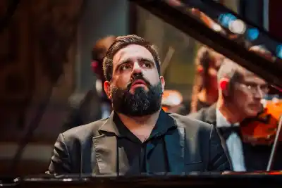 Mario Montore desembarca en Rosario con un concierto que une a Schumann y Dvořák