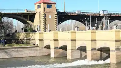 El Dique Ballester abrió sus compuertas y el agua ya corre hacia el Alto Valle: qué significa para los productores