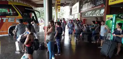 Nueve ciudadanos chinos fueron interceptados en la terminal de Posadas por ingreso irregular al país