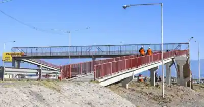 Tras un año clausurada, vuelve a funcionar la pasarela del Acceso Este: qué tuvieron que reparar