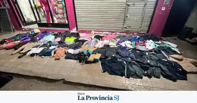 Robo frustrado en Chimbas: los atraparon con bolsas llenas de ropa y un parlante