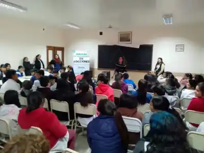 El taller que busca blindar a los chicos de La Banda: ¿qué se abordó en las escuelas?
