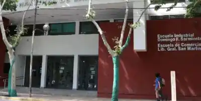 Padres de colegios de la UNSJ van a la Justicia: denuncian un mes sin clases
