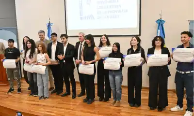 El gobernador Torres sorprendió a los mejores estudiantes de Chubut: qué les dijo