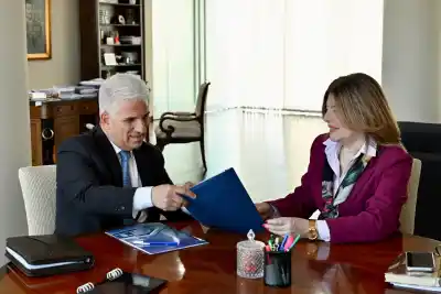Claudio Poggi aceptó la renuncia de Zárate y la Fiscal de Estado se prepara para jurar como diputada
