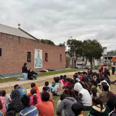 Festejo por el Día del Niño en Villa del Rosario: juegos, canciones y una chocolatada que reunió a toda la comunidad