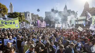 Gremios y movimientos sociales marchan a Plaza de Mayo: el reclamo que pone en jaque al Gobierno