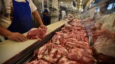 La mesa argentina pierde la batalla: el consumo de carne se hunde a niveles históricos