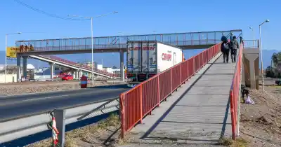 Tras un año de espera: así quedó la pasarela del Acceso Este que volvió a funcionar