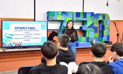Simulacro electoral en Trelew: estudiantes vivieron en primera persona cómo se vota con la Boleta Única
