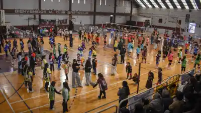 El Club Luján reunió a 250 chicos en una jornada inolvidable de mini vóley