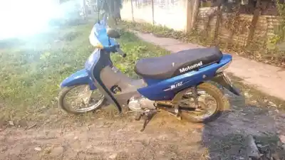 Cayeron dos sospechosos y recuperaron una moto, un motor y hasta un inodoro robado