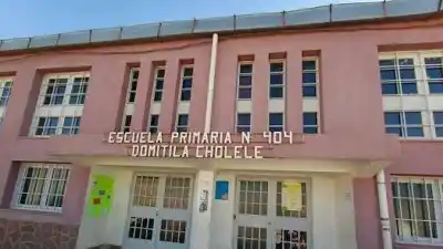 La promesa incumplida en La Quiaca: la escuela tiene los materiales pero no puede techarla