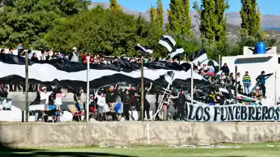 Escándalo en Pomán: Jorge Newbery jugará cinco fechas sin público por una bandera que cruzó todos los límites