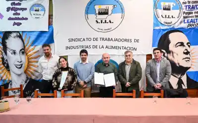 Firmaron un acuerdo clave para que los trabajadores de la pesca puedan terminar sus estudios en Puerto Madryn