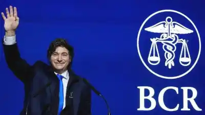 Milei vuelve a Rosario: cambia el libreto y apunta a la política de 2027