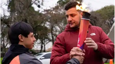 El clima cambió los planes en Esperanza y la Antorcha Suramericana encontró un nuevo escenario
