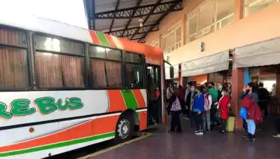 Colectivos rurales en Tucumán: el efectivo seguirá vigente un mes más y ya rigen los nuevos medios de pago