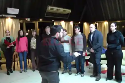 Un coro de arquitectos sorprende con rock nacional en el Teatro 3 de Febrero