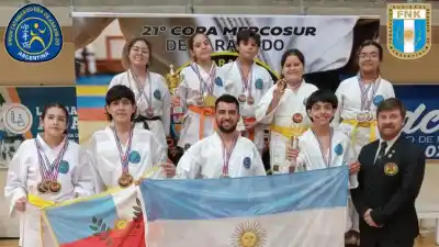 Karate catamarqueño brilló en Paraguay: 19 podios en la Copa Mercosur
