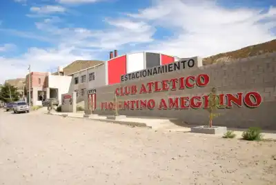 El Club Ameghino cierra una etapa: la última familia damnificada por el Cerro Hermitte se va tras 8 meses