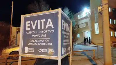 Siete meses después del derrumbe del Cerro Hermitte: 21 familias siguen varadas en el Albergue Evita y exigen respuestas