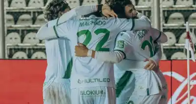 Banfield sufrió pero festejó: eliminó a Midland por penales y ya piensa en Riestra