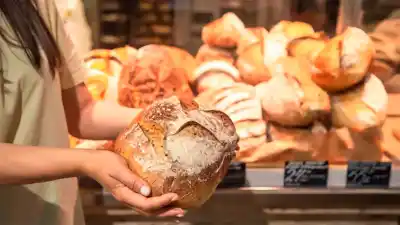 El pan se encarece: Aumento inminente en las panaderías de Santiago