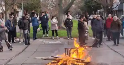 Sin luz por casi 48 horas: vecinos cortan calles en La Plata y denuncian pérdidas millonarias