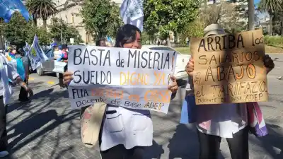 Explotó el malestar docente: rechazan el cierre de paritarias y amenazan con volver a las aulas de protesta