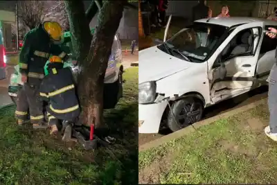 Impactante choque en Crespo: un auto terminó arriba del cantero y el susto fue mayúsculo