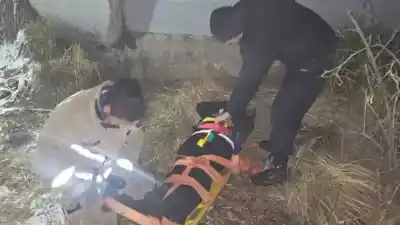 Cayeron 10 metros por un barranco en Tafí del Valle: el dramático rescate de cinco catamarqueños