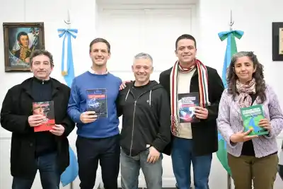 Un libro, una advertencia: Elbaum expuso en San Vicente el avance de las nuevas derechas