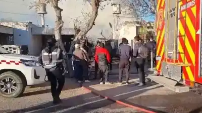 Se les quemó la casa entera y quedaron en la calle: “Me quemé por querer salvar mi casa”