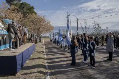 El desfile que unió a una comunidad: la historia detrás de los estudiantes que rompieron la barrera
