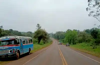 Impacto fatal en la ruta 12: un hombre murió al ser atropellado por un colectivo