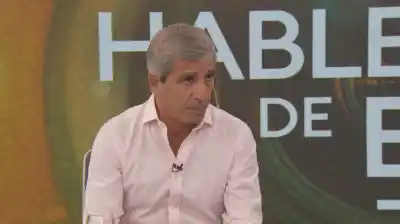 Caputo sale al cruce: la defensa cerrada de Adorni y el duro pronóstico para el kirchnerismo