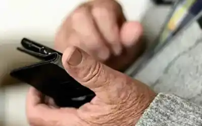 El llamado que terminó en una pesadilla: jubilado perdió $2 millones tras un aviso en Facebook