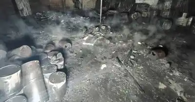 Explosiones y llamas en un galpón de Las Heras: el fuego arrasó con todo
