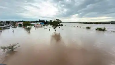 Embalse en alerta máxima: el agua supera un récord histórico y amenaza barrios de Termas