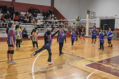 El mini vóley copó el Club Luján: 250 pibes y una jornada inolvidable