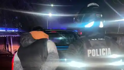 Escaló una pelea en una pensión del microcentro y terminó detenido con un cuchillo