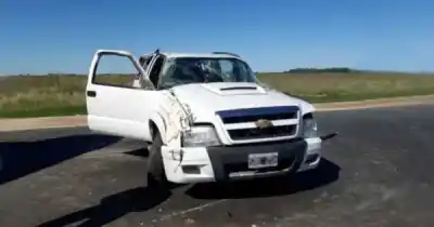 Volcó una camioneta en la ruta 188 y los ocupantes terminaron con vida de milagro