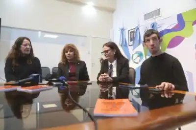 Un escritor que perdió el habla a los 5 meses llega a Neuquén con un libro que desafía la 'normalidad'