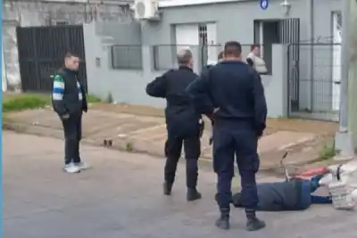 Un hombre de 70 años murió en plena calle mientras andaba en bicicleta