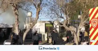 Fuego en Rawson: 4 familias perdieron todo y aún no saben qué lo provocó