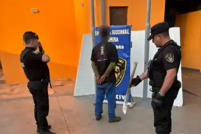 Quemaba pastizales en un terreno ajeno y casi termina a los machetazos con la policía